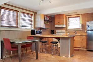 House, 2 Queen Beds (Off The Hook) | Private kitchen | Oven, toaster - Off The Hook (Port St. Joe)
