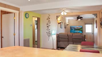Townhome, 2 Queen Beds (Off The Hook) | Interior