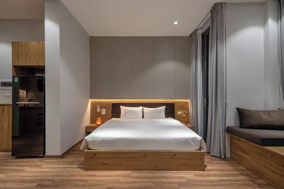 Hypo-allergenic bedding, soundproofing, iron/ironing board, free WiFi