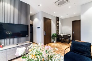 Soundproofing, iron/ironing board, free WiFi - Luxe Paradise Suites Hotel To Ngoc Van (Hanoi)