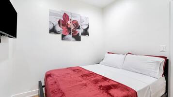 3 bedrooms, desk, iron/ironing board, travel crib