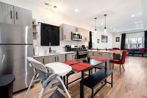 Microones, forn, placa de cuina i rentaplats 