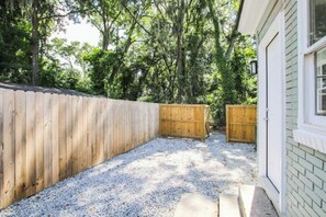 Property grounds - Midtown Delight / Charming 2BR Home

 (Savannah)