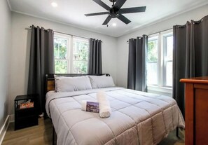 2 bedrooms, iron/ironing board, WiFi, bed sheets - Midtown Delight / Charming 2BR Home

 (Savannah)
