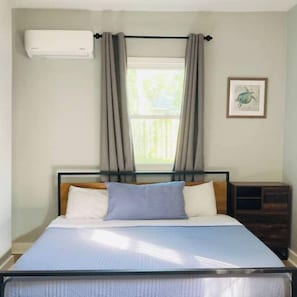 1 dormitorio, tabla de planchar con plancha, wifi y ropa de cama