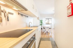 Réfrigérateur, micro-ondes, four, lave-vaisselle