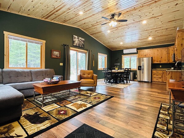 Smart TV - Perfectly Located on 10acres W/ Easy Access to ATV Trails and World Class Lakes (Angora)