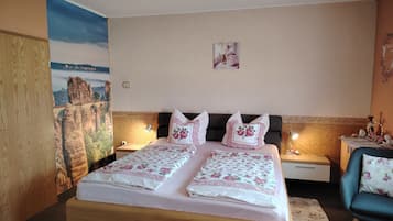 3 bedrooms, travel crib, free WiFi, bed sheets