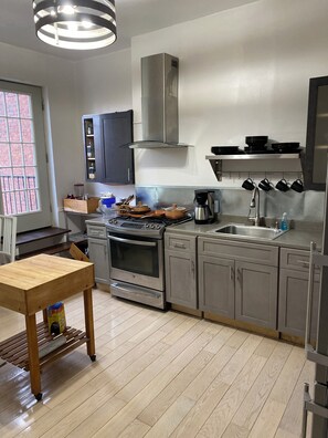 Private kitchen - Elegant 1-bedroom apartment - Walk to Stage AE and restaurants (Pittsburgh)