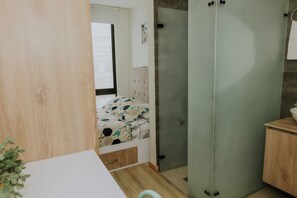 1 bedroom, desk, free WiFi, bed sheets