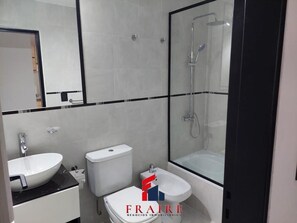 Bidet, Seife, Toilettenpapier