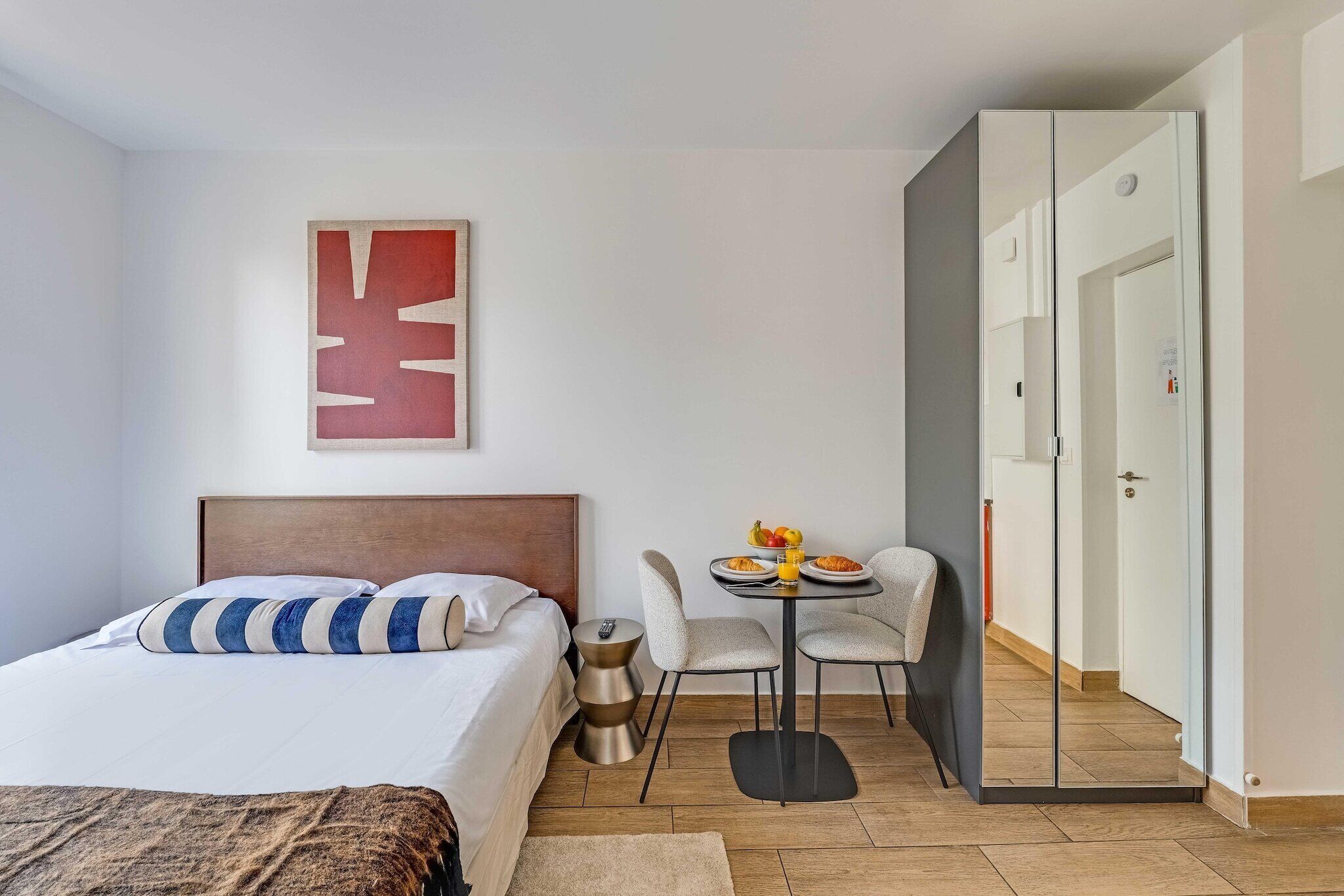 Desk, free WiFi, bed sheets