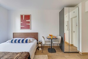 Desk, free WiFi, bed sheets