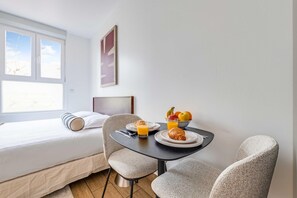 Escrivaninha, Wi-Fi de cortesia, roupa de cama