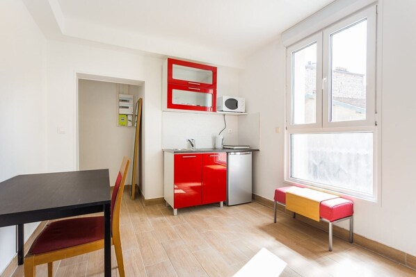 Fridge, microwave, stovetop, coffee/tea maker - Cosy studio - 2P - Malakoff / Hauts-de-Seine (Malakoff)
