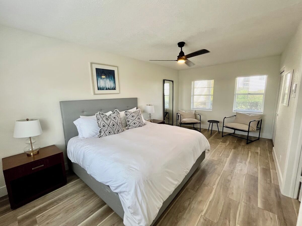 Unit 10 Hummingbird 2 Bed 2 Bath Oceanfront Condo | Individualmente decorados, individualmente mobiliados