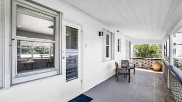 Unit 7 Cardinal- One King Oceanfront Condo | Terrasse/Patio