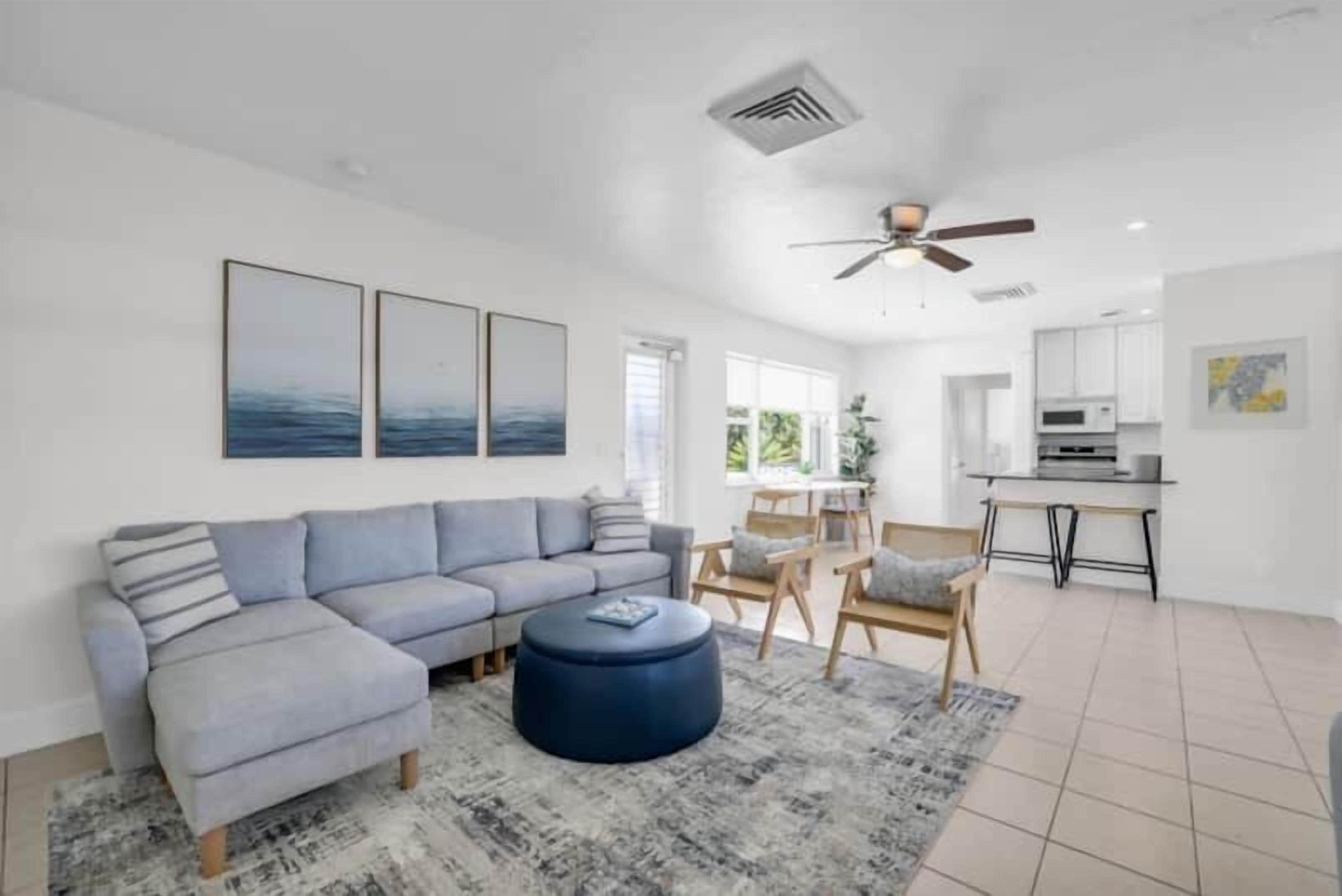 Unit 7 Cardinal- One King Oceanfront Condo | Área de estar