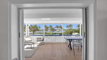 Unit 9 -2 Bedrooms Balcony Oceanfront | Terraza o patio
