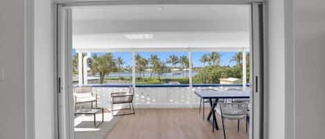 Unit 9 -2 Bedrooms Balcony Oceanfront | 露台