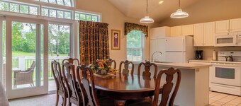 Cozy townhome with 1 bedroom and WiFi in tranquil Bethel, close to Sunday River