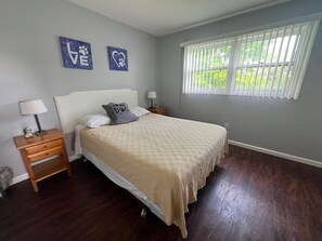 3 soverom, strykejern/-brett, wi-fi og sengetøy