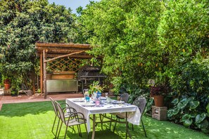 Outdoor dining - Romantic Garden luxury villa in the centre (Sorrento)