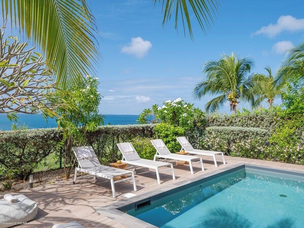 حمّام سباحة مُدفَّأ