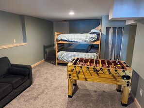 4 bedrooms, desk, iron/ironing board, free WiFi