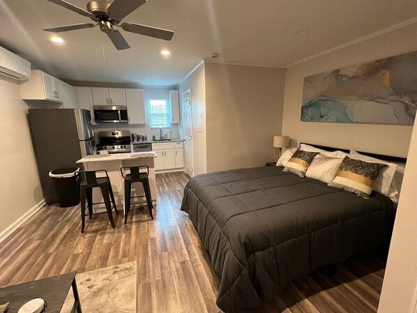 1 bedroom, free WiFi - Beautiful Studio Apt 6 -Down Stairs (Baton Rouge)