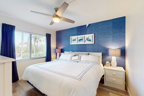 1 bedroom, internet, bed sheets - Beachfront condo with pool, private balcony, and washer and dryer (Englewood)