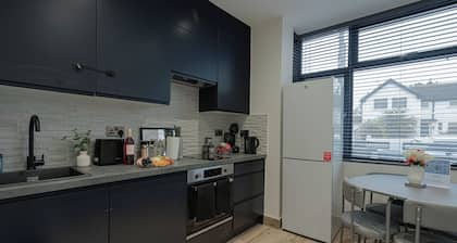 Charming 1-bedroom condo in lovely Enfield with WiFi