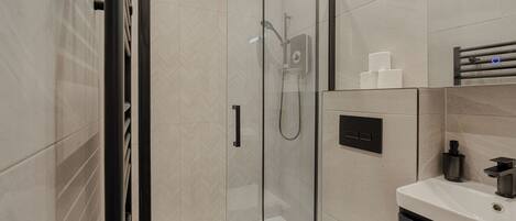 Dusj, hårføner og såpe