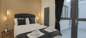 Charming 1-bedroom condo in lovely Enfield with WiFi