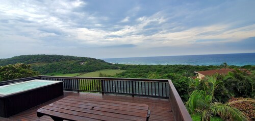 Charming 3-bedroom house with AC and WiFi in lovely s coast, fantastic sea views