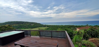 Charming 3-bedroom house with AC and WiFi in lovely s coast, fantastic sea views