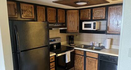 THE LODGE. Hotel suite, fitness room, Pool. In Runaway Bay on Lake Bridgeport