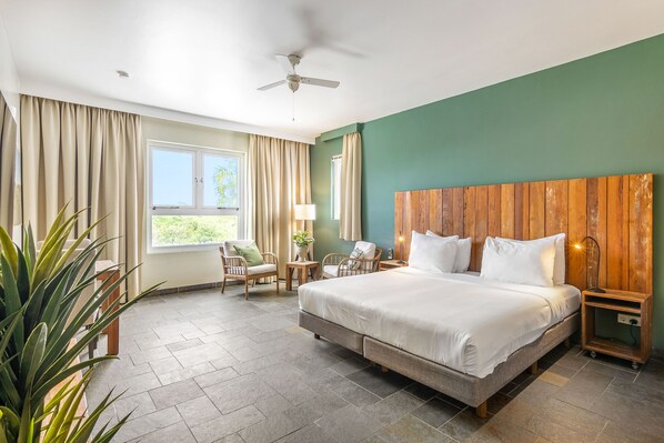 1 bedroom, desk, WiFi, bed sheets