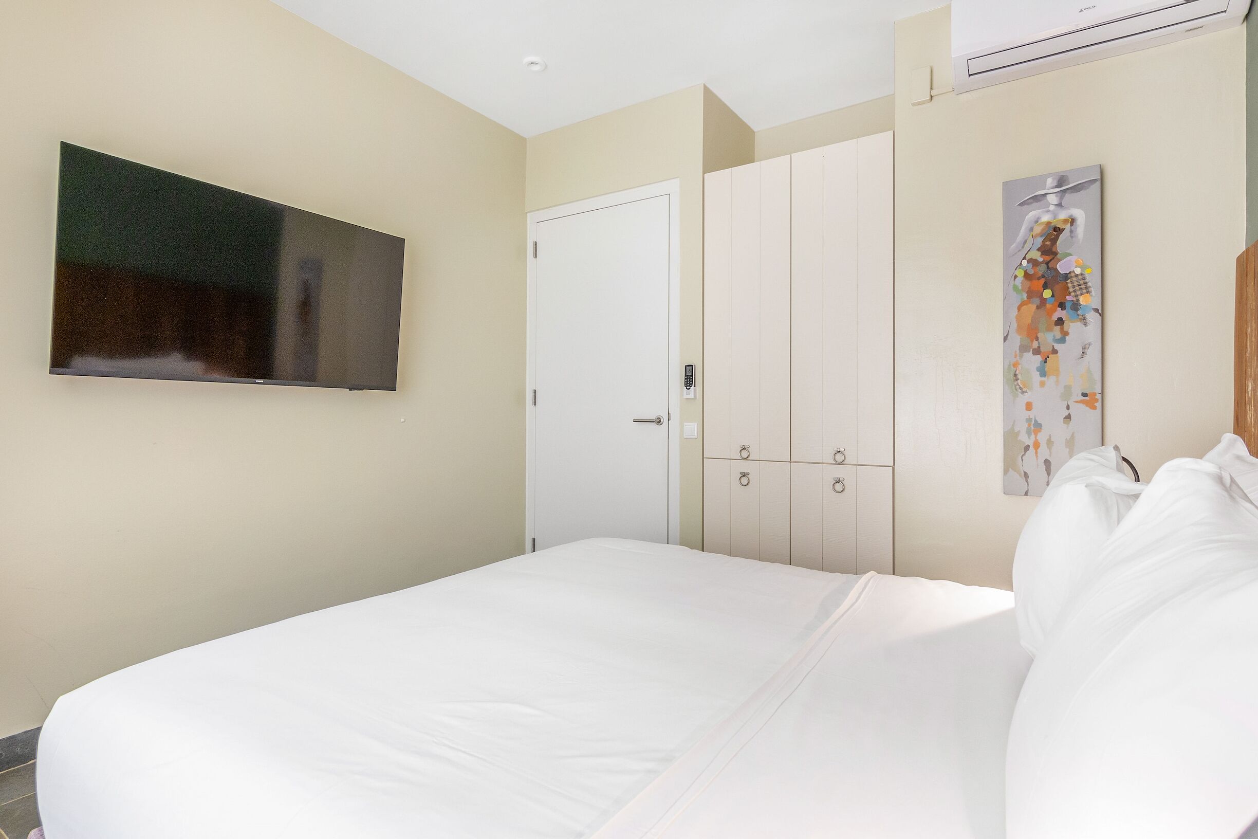 1 slaapkamer, een bureau, wifi, beddengoed