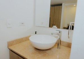 A modern bathroom with a round white sink, a chrome faucet, and a mirror above. - Suitable with terrace and coworking in downtown Candelaria, meters away from Chorro de Quevedo. (Bogotá)