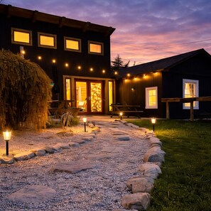 Exterior - Lake Huron Beachfront, Hot Tub, Kayaks, Firepit and Amazing Views. (Cheboygan)