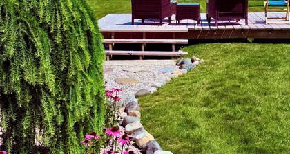 Beachfront cabin, 10 minutes from Mackinaw city: Hot Tub and Amazing Views.