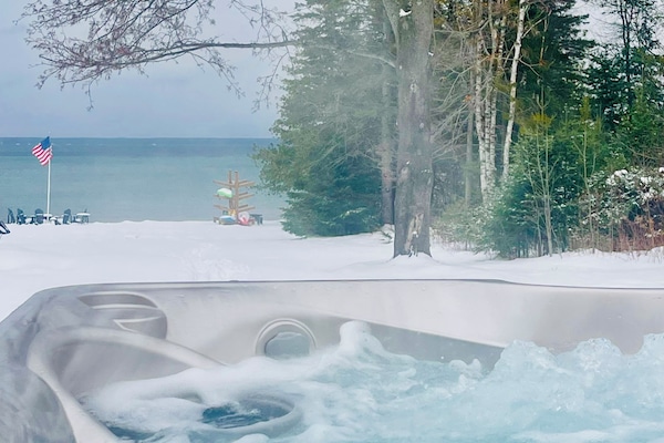 Tina de hidromasaje al aire libre