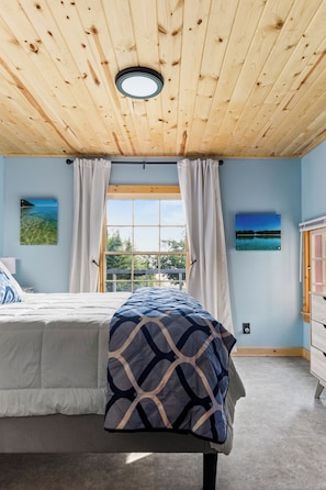 3 bedrooms, free WiFi, bed sheets, wheelchair access