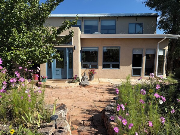 Exterior detail - Unique 4-bedroom house on the edge of Santa Fe filled with amazing things. (Santa Fe)