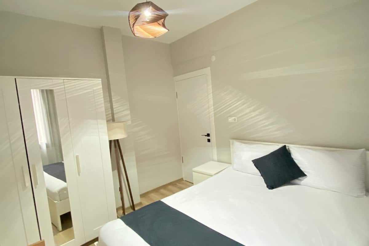 1 bedroom, premium bedding, minibar, laptop workspace