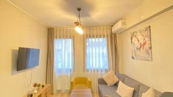 Comfort Condo, 1 Bedroom, Non Smoking, Kitchenette | Living area | 42-inch flat-screen TV with cable channels