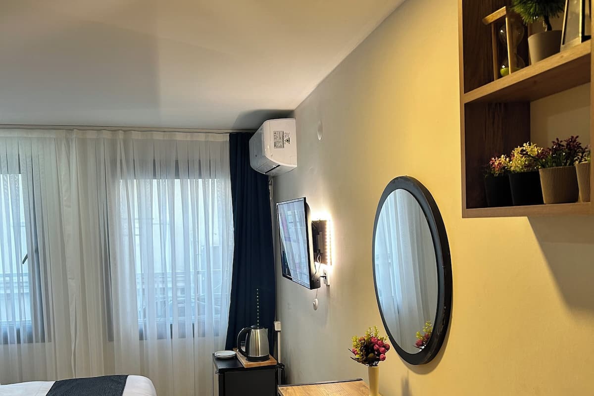 1 bedroom, premium bedding, minibar, laptop workspace