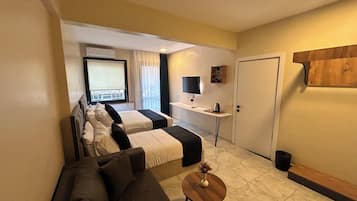 Superior-Dreibettzimmer, Raucher, Balkon | 1 Schlafzimmer, hochwertige Bettwaren, Minibar