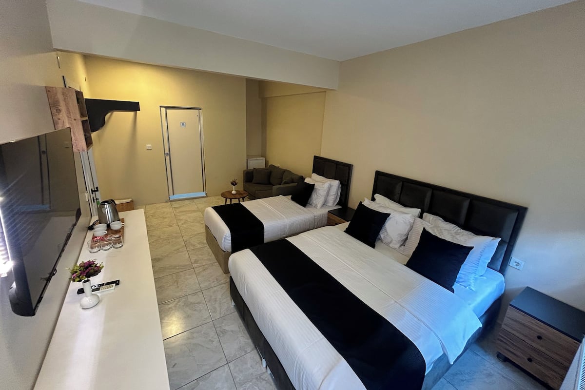 1 bedroom, premium bedding, minibar, laptop workspace